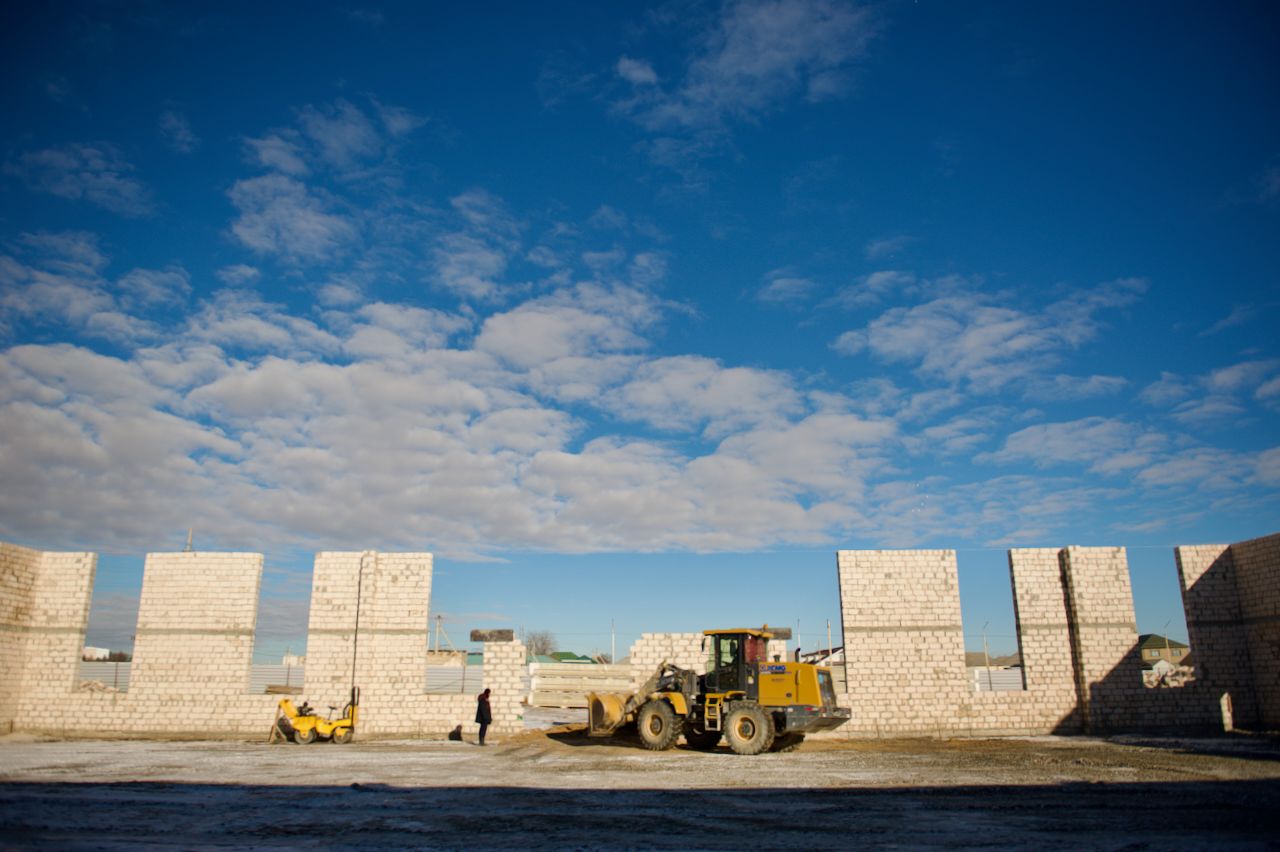 Строительство физкультурно-оздоровительного комплекса в Жанаозене: благотворительный фонд Halyk Тимура Кулибаева возводит спорткомплекс стоимостью 1,5 миллиарда тенге. #ФОКЖанаозен #HalykФонд #ТимурКулибаев #благотворительность #Мангистау #спортдлядетей #социальныепроекты #массовыйспорт #АуылСпорт #Жанаозен #развитиерегионов #Казахстан
