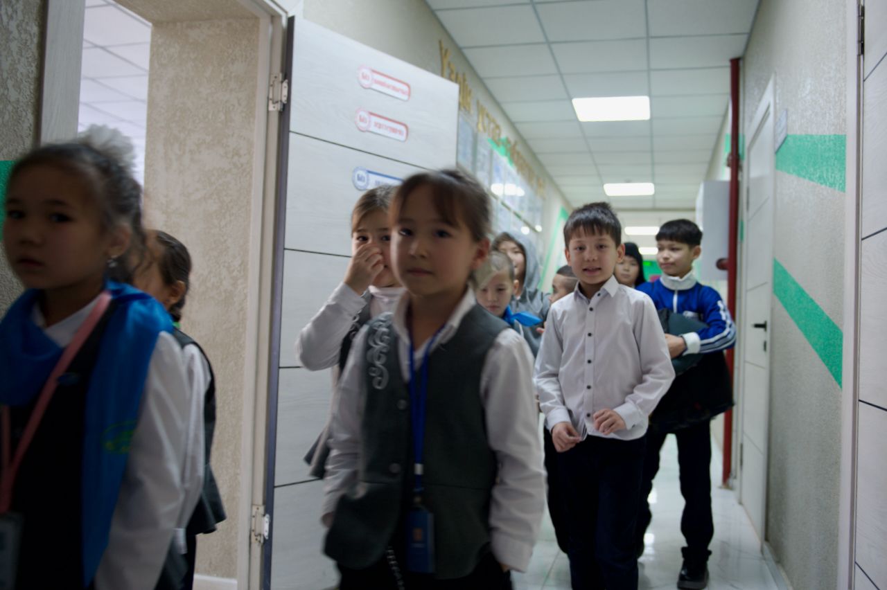 Тәлімгер жобасының кәсіби бағдар мамандары Маңғыстау облысындағы мектептерде оқушылармен сабақ өткізіп, балаларға қабілеттеріне сай мамандық таңдауға көмектесуде, #ЖұмысшыМамандықтарЖылы #Тәлімгер #кәсібиБағдар #білім #Маңғыстау #ТимурҚұлыбаев #HalykҚоры #мектептер #кадрТапшылығы #мамандықТаңдау #Жаңаөзен #Теңге #Батыр #жасМамандар #ҚазақстанБолашағы #экономика #мұғалімдер #оқушылар #мамандық #карьера