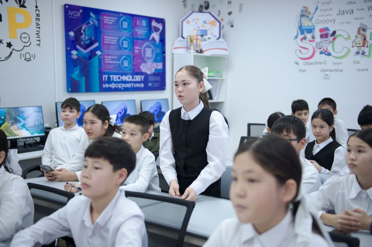 Тәлімгер жобасының кәсіби бағдар мамандары Маңғыстау облысындағы мектептерде оқушылармен сабақ өткізіп, балаларға қабілеттеріне сай мамандық таңдауға көмектесуде, #ЖұмысшыМамандықтарЖылы #Тәлімгер #кәсібиБағдар #білім #Маңғыстау #ТимурҚұлыбаев #HalykҚоры #мектептер #кадрТапшылығы #мамандықТаңдау #Жаңаөзен #Теңге #Батыр #жасМамандар #ҚазақстанБолашағы #экономика #мұғалімдер #оқушылар #мамандық #карьера