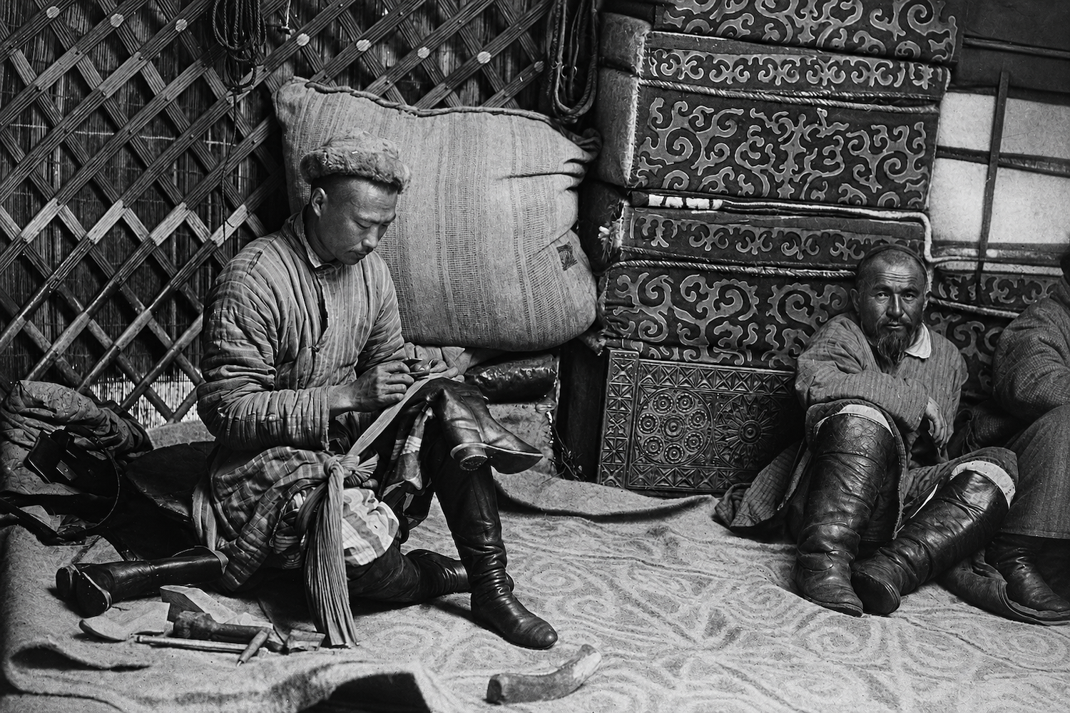 Қазақстан журналистикасының тарихы: сауын айту, жырау және ям поштасынан алғашқы газеттер, радио, теледидар және цифрлық медиаға дейін, Қазақстан журналистикасының тарихы, Қазақстан БАҚ, қазақ баспасөзі, Қазақстандағы алғашқы газеттер, Алаш, Айқап, Қaзақ газеті, жырау, сауын айту, шежіре, Ұлы Жібек жолы, ям поштасы, Алтын Орда, Орхон жазбалары, цифрлық журналистика, жасанды интеллект, Shanger.kz