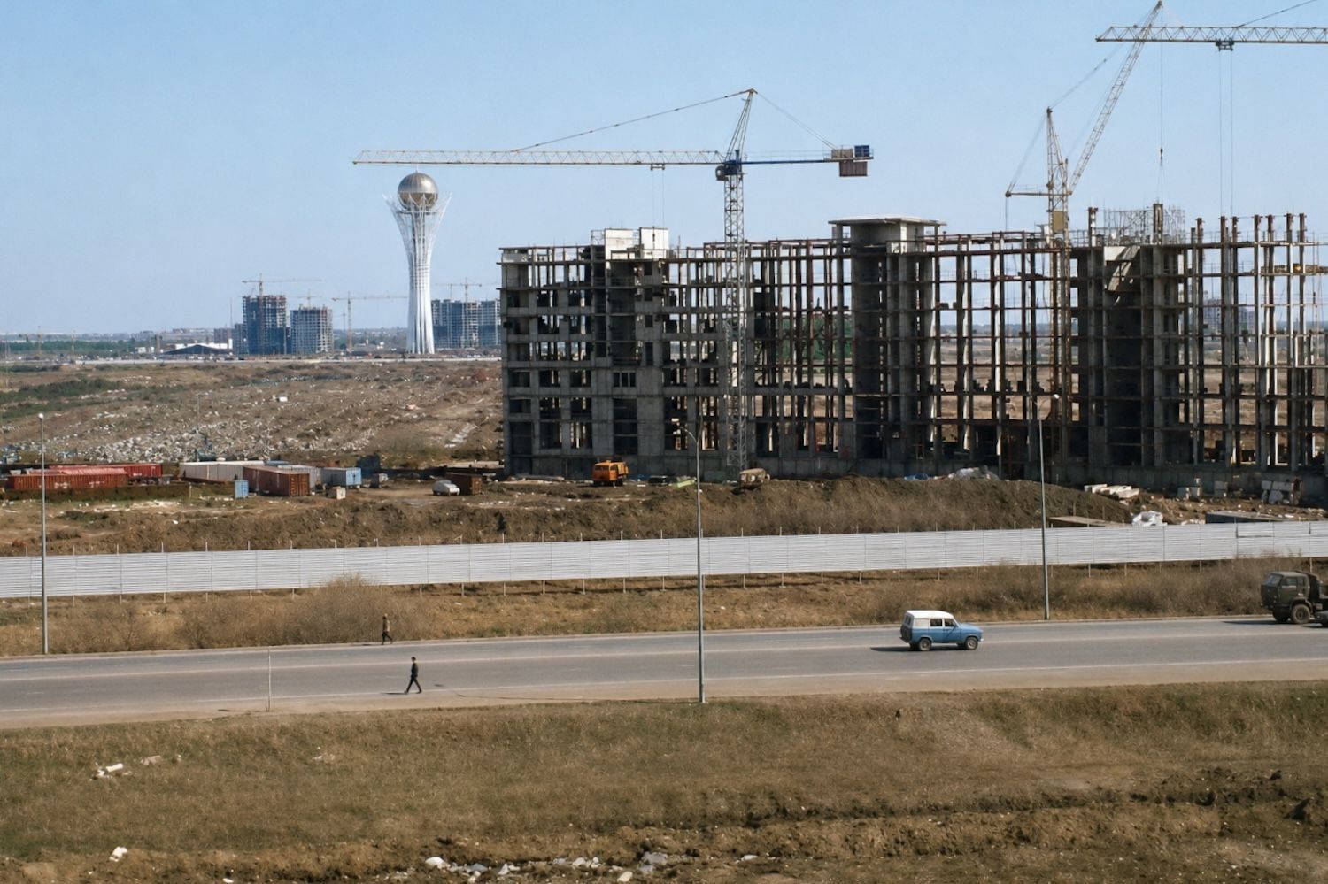 1990-жылдардың соңында салынып жатқан Астана аясындағы жаңа астананың алғашқы қоныс аударушылары. Астана, Ақмола, астананы көшіру, алғашқы қоныс аударушылар, Астана тарихы, Қазақстан тарихы, Астана күні, 1997 жыл, 1998 жыл, мұрағат фотосуреттері