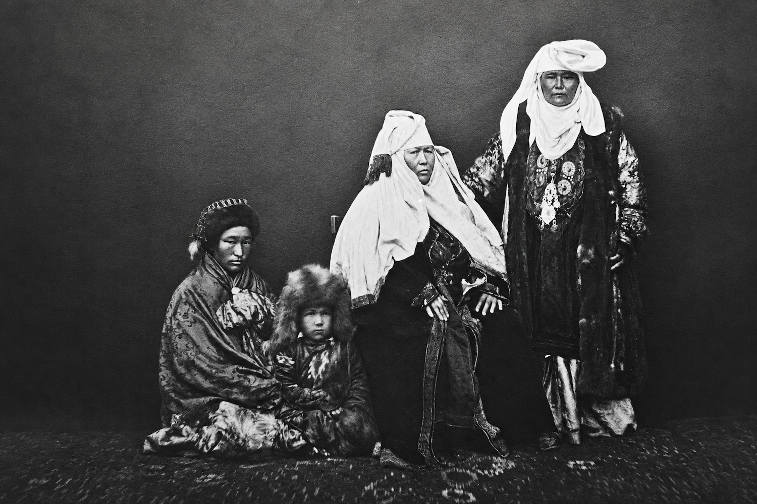 Ұлы даладағы хош иістер мен парфюмерия тарихы: yıpar, жұпар, мускус, Жібек жолы, әтір және қазіргі Қазақстан парфюмериясы, жұпар, yıpar, парфюмерия тарихы, Ұлы дала, қазақ даласы, Жібек жолы, мускус, әтір, Алтын Орда, Қазақстан парфюмериясы