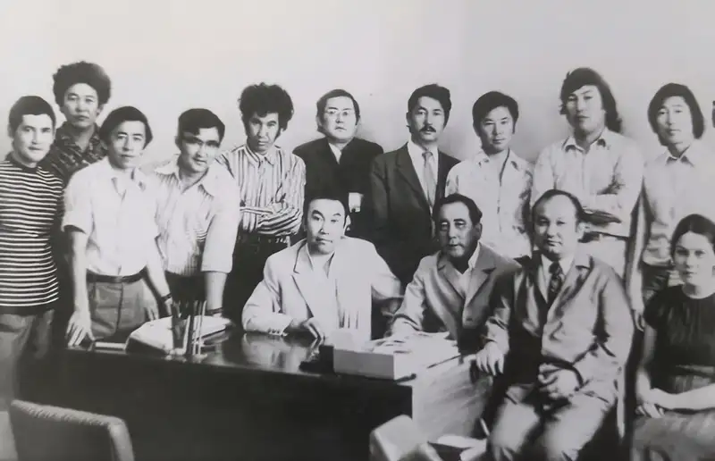 Жители Алматы вспоминают атмосферу кафе Аққу — культового места интеллигенции и дискуссий, кафе Аққу, Алматы, культовое место встреч, интеллигенция Казахстана, восстановление исторической архитектуры, городская память, центр культуры Казахстана