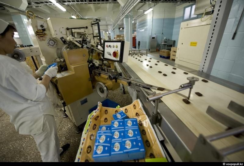 Производство шоколада и конфет на фабрике «Рахат» в Алматы: процесс создания сладостей, упаковка и подготовка новогодних подарков, фабрика Рахат, шоколад, конфеты, Алматы, Казахстан, производство, сладости, кондитерская, Карлыгаш Нуржан, Shanger.kz