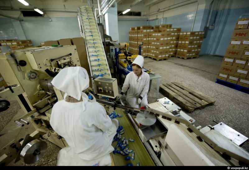 Производство шоколада и конфет на фабрике «Рахат» в Алматы: процесс создания сладостей, упаковка и подготовка новогодних подарков, фабрика Рахат, шоколад, конфеты, Алматы, Казахстан, производство, сладости, кондитерская, Карлыгаш Нуржан, Shanger.kz