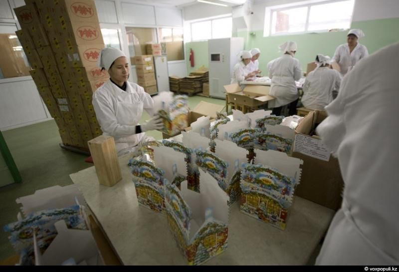 Производство шоколада и конфет на фабрике «Рахат» в Алматы: процесс создания сладостей, упаковка и подготовка новогодних подарков, фабрика Рахат, шоколад, конфеты, Алматы, Казахстан, производство, сладости, кондитерская, Карлыгаш Нуржан, Shanger.kz