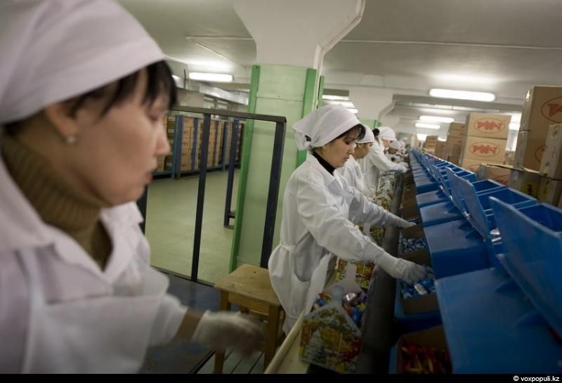 Производство шоколада и конфет на фабрике «Рахат» в Алматы: процесс создания сладостей, упаковка и подготовка новогодних подарков, фабрика Рахат, шоколад, конфеты, Алматы, Казахстан, производство, сладости, кондитерская, Карлыгаш Нуржан, Shanger.kz