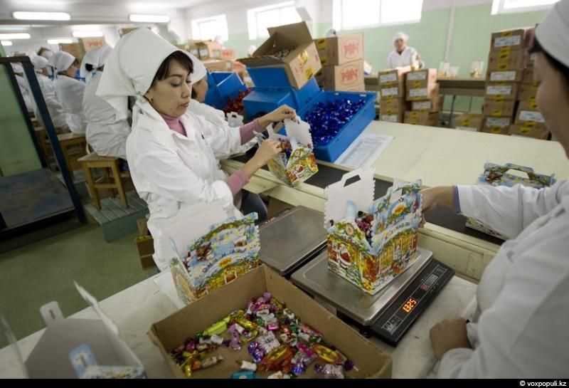 Производство шоколада и конфет на фабрике «Рахат» в Алматы: процесс создания сладостей, упаковка и подготовка новогодних подарков, фабрика Рахат, шоколад, конфеты, Алматы, Казахстан, производство, сладости, кондитерская, Карлыгаш Нуржан, Shanger.kz