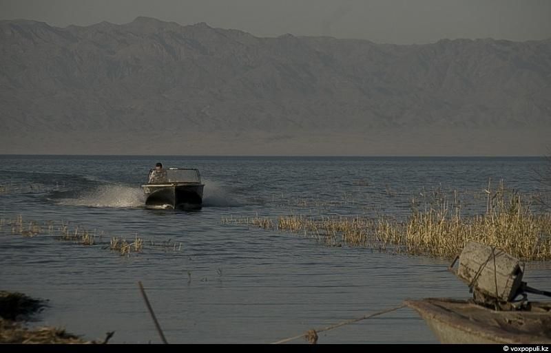Жизнь рыбаков в селе Кольды: ежедневный труд, семейные истории и традиции поколений на берегу Капчагайского моря, рыбаки, село Кольды, Капчагай, рыбалка, сельская жизнь, традиции, Астрахань, Арал, Казахстан, Карлыгаш Нуржан, Shanger.kz