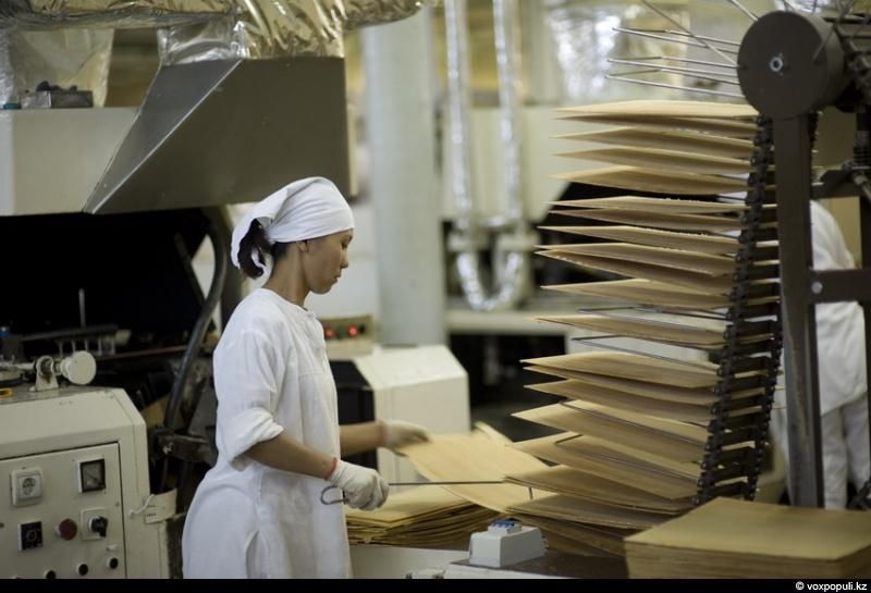 Производство шоколада и конфет на фабрике «Рахат» в Алматы: процесс создания сладостей, упаковка и подготовка новогодних подарков, фабрика Рахат, шоколад, конфеты, Алматы, Казахстан, производство, сладости, кондитерская, Карлыгаш Нуржан, Shanger.kz