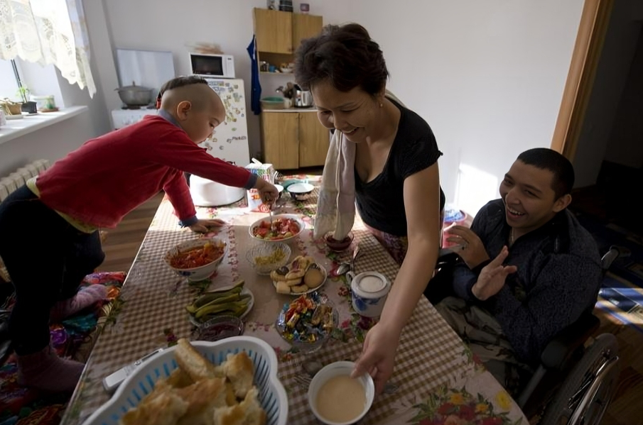 Дом для людей с ограниченными возможностями в Алматы, построенный по международным стандартам с пандусами, лифтами и адаптированными квартирами, инвалиды, жильё, Алматы, социальный проект, архитектура без барьеров, АРДИ, доступная среда, Казахстан, Карлыгаш Нуржан, Shanger.kz
