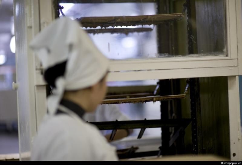 Производство шоколада и конфет на фабрике «Рахат» в Алматы: процесс создания сладостей, упаковка и подготовка новогодних подарков, фабрика Рахат, шоколад, конфеты, Алматы, Казахстан, производство, сладости, кондитерская, Карлыгаш Нуржан, Shanger.kz