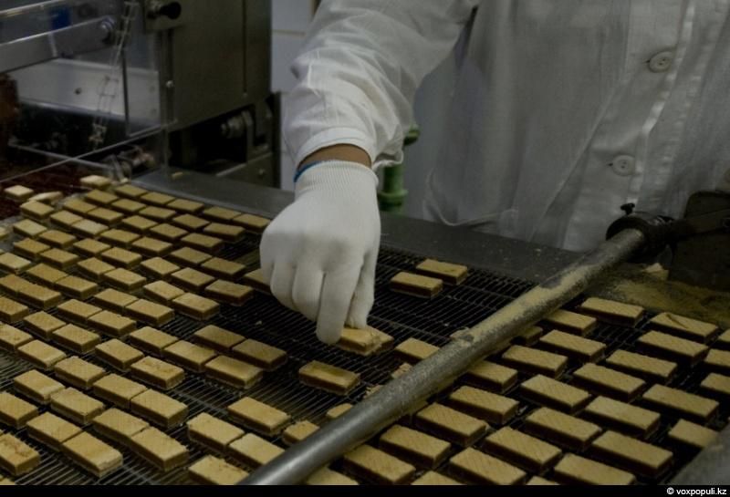 Производство шоколада и конфет на фабрике «Рахат» в Алматы: процесс создания сладостей, упаковка и подготовка новогодних подарков, фабрика Рахат, шоколад, конфеты, Алматы, Казахстан, производство, сладости, кондитерская, Карлыгаш Нуржан, Shanger.kz