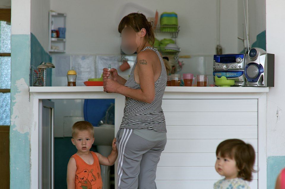 Дети, рождённые в женской колонии, и их матери: жизнь за решёткой, надежда, воспитание и редкие минуты тепла в доме матери и ребёнка, детство, дом матери и ребёнка, женская колония, заключённые матери, Казахстан, судьбы, общество, Карлыгаш Нуржан, Shanger.kz