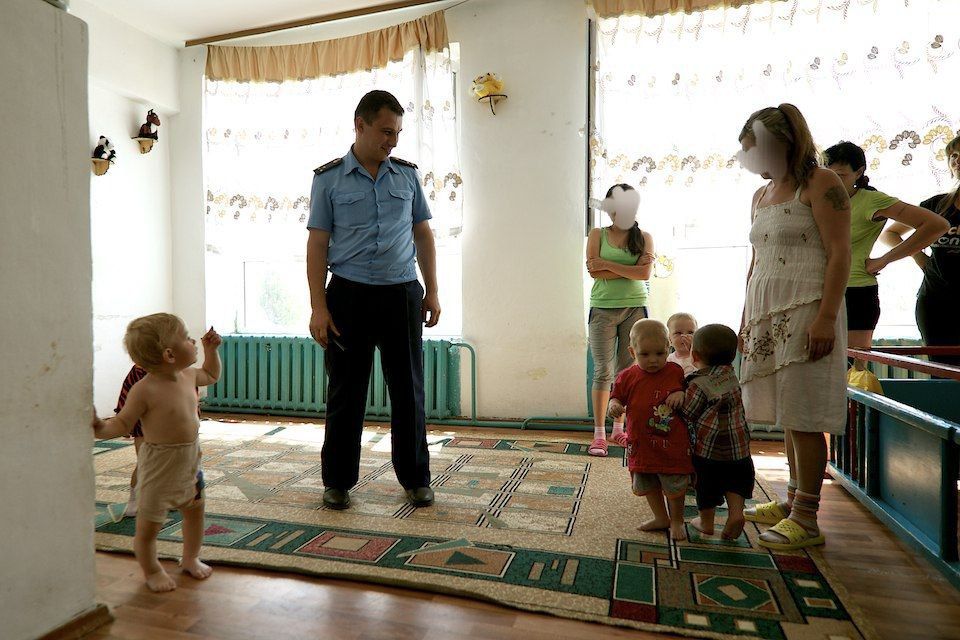 Дети, рождённые в женской колонии, и их матери: жизнь за решёткой, надежда, воспитание и редкие минуты тепла в доме матери и ребёнка, детство, дом матери и ребёнка, женская колония, заключённые матери, Казахстан, судьбы, общество, Карлыгаш Нуржан, Shanger.kz