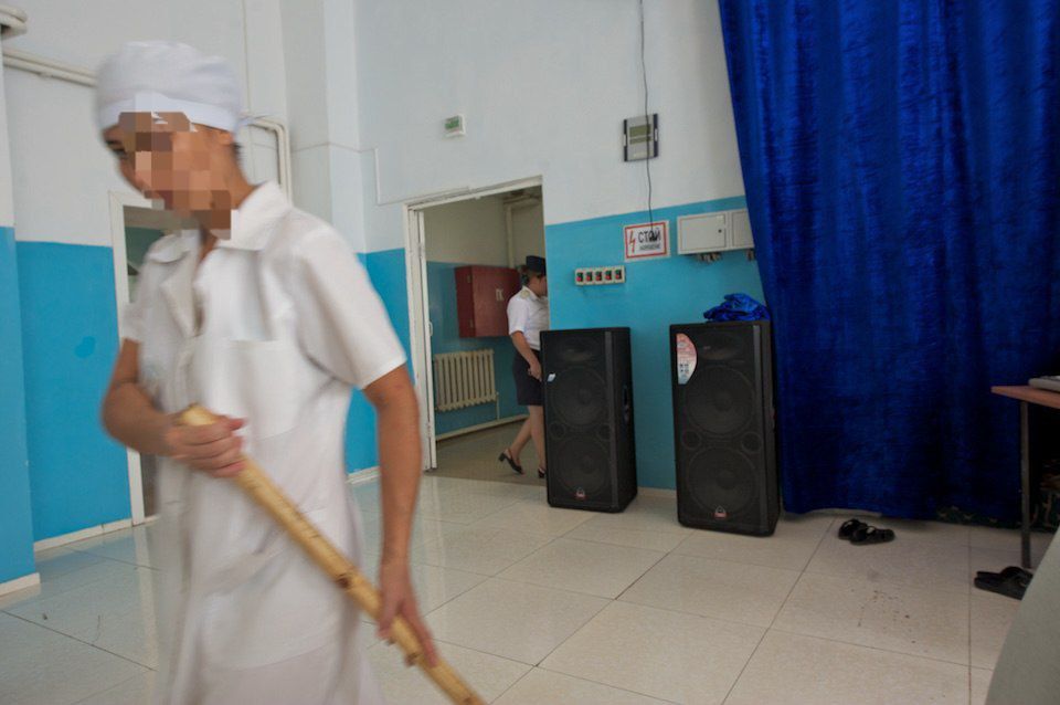 Женщины в исправительной колонии Атырау живут, работают и надеются на новую жизнь после освобождения. Повседневная жизнь и судьбы заключённых, женская колония, тюремная жизнь, исправительная система, Атырау, женщины Казахстана, судьбы, Карлыгаш Нуржан, Shanger.kz